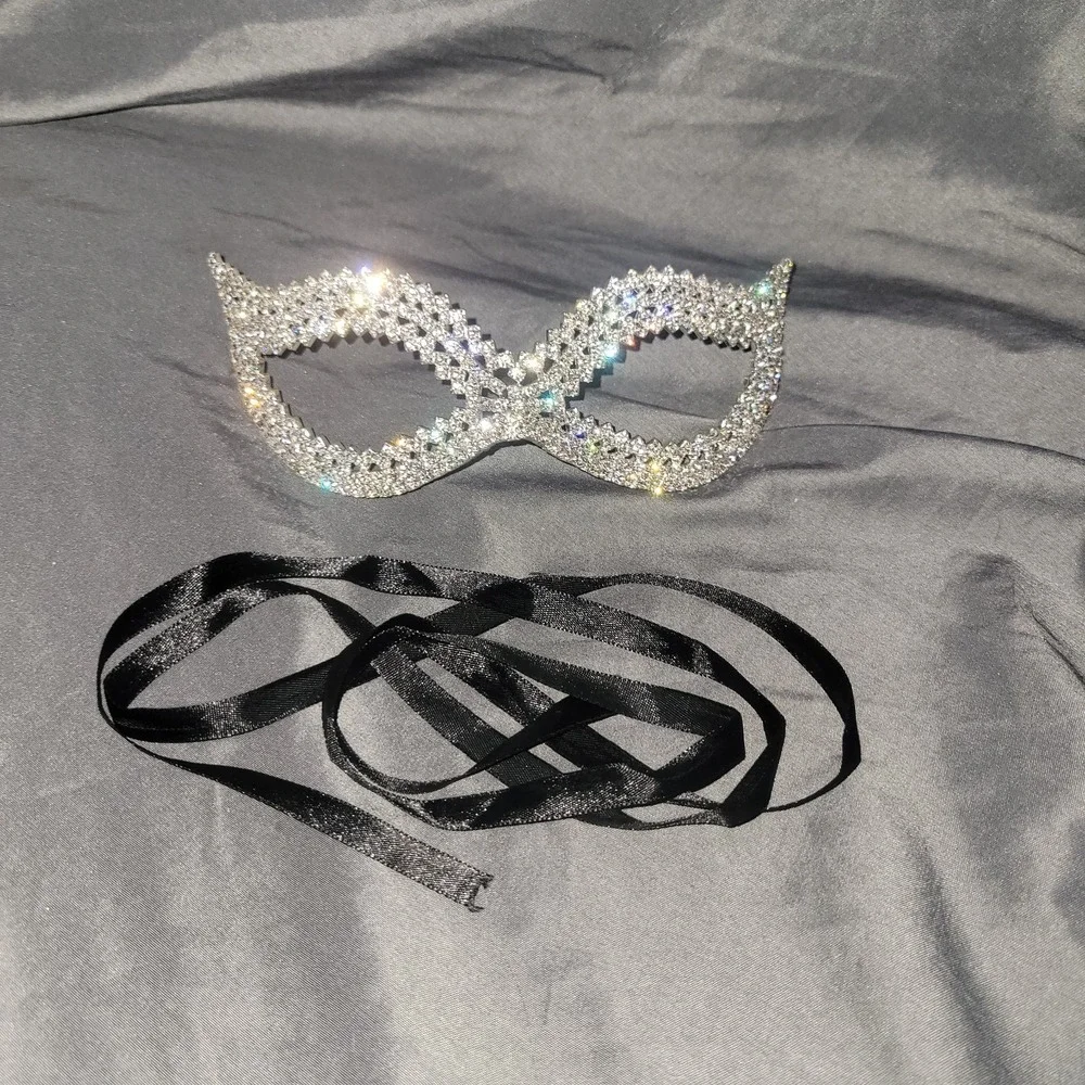 Full Crystal Rhinestone Silver Petite Diamond Design Masquerade Mask